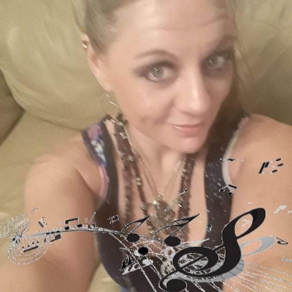 Meet your Posher, Courtney - Picture 1 of 1